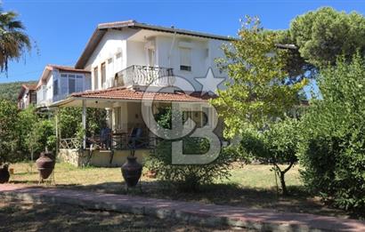 Cunda Üstünkent Sitesinde Özel Plajlı, Geniş Bahçeli Villa