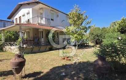 Cunda Üstünkent Sitesinde Özel Plajlı, Geniş Bahçeli Villa