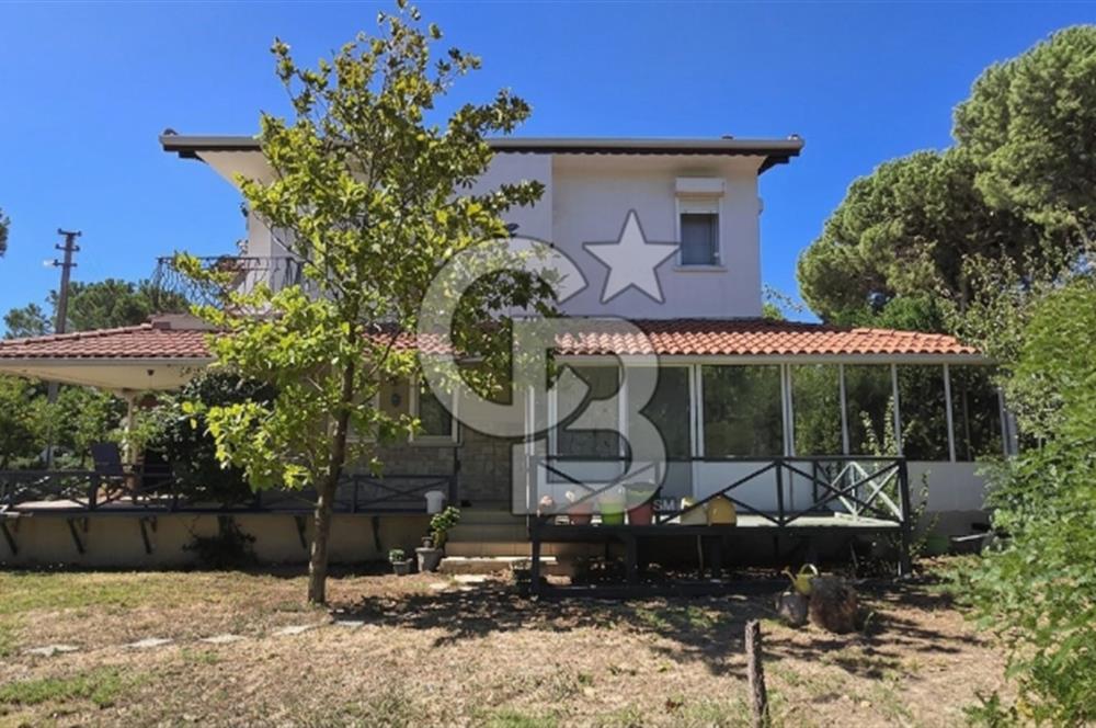 Cunda Üstünkent Sitesinde Özel Plajlı, Geniş Bahçeli Villa