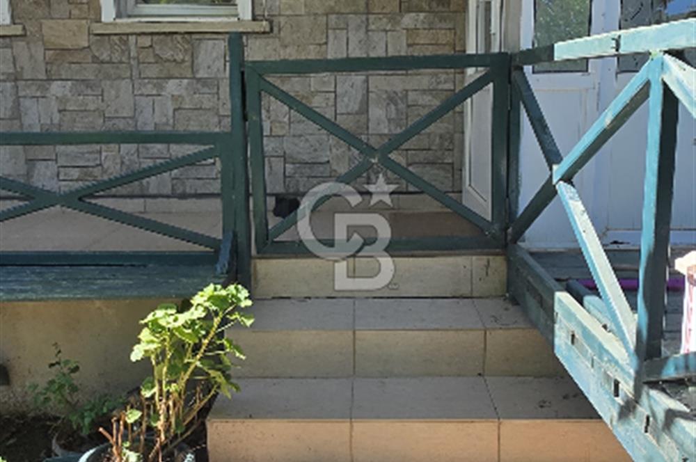 Cunda Üstünkent Sitesinde Özel Plajlı, Geniş Bahçeli Villa