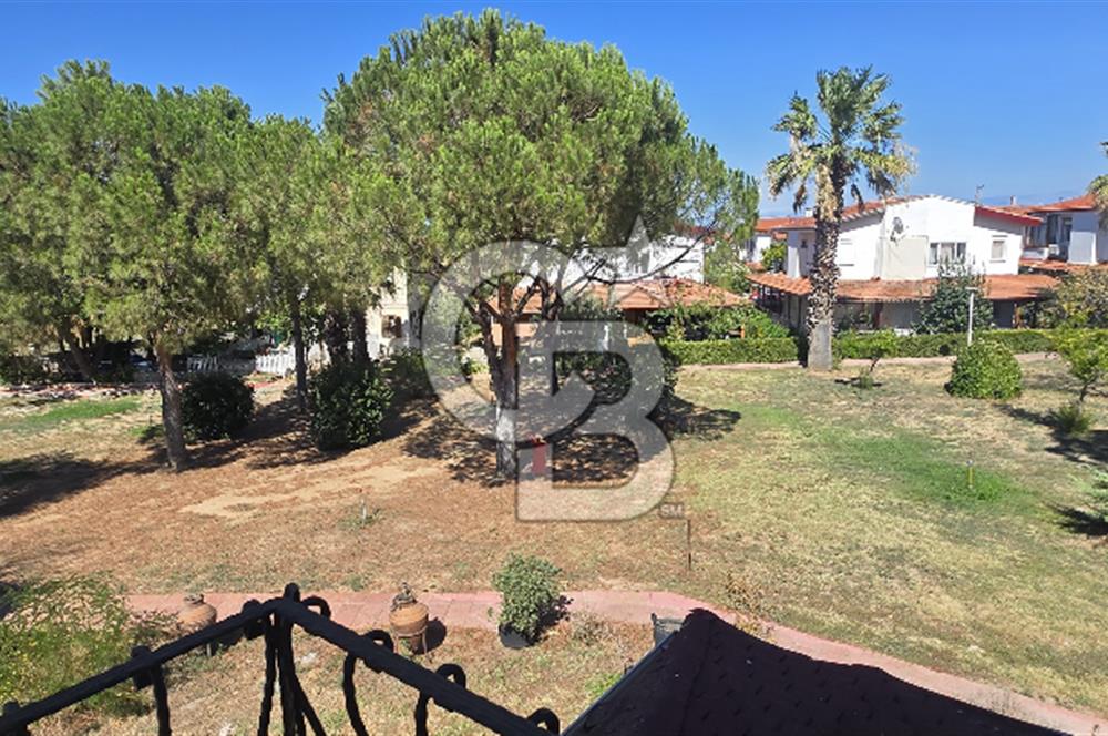 Cunda Üstünkent Sitesinde Özel Plajlı, Geniş Bahçeli Villa