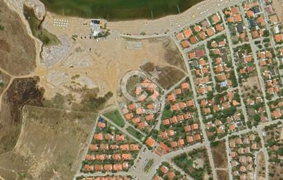 Cunda Üstünkent Sitesinde Özel Plajlı, Geniş Bahçeli Villa
