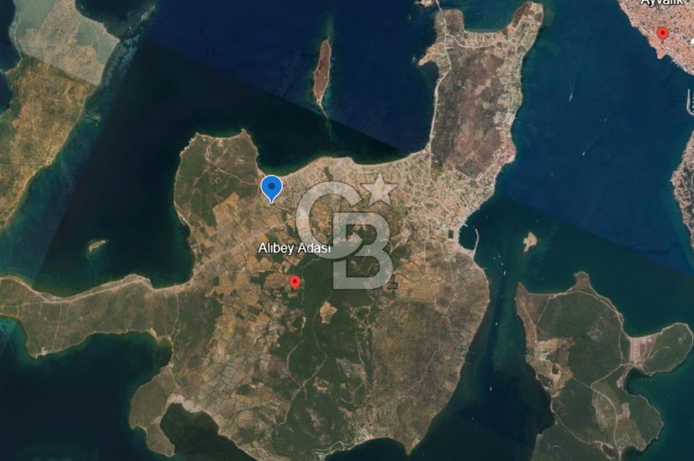 Cunda Üstünkent Sitesinde Özel Plajlı, Geniş Bahçeli Villa