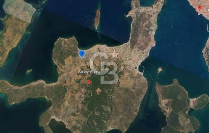 Cunda Üstünkent Sitesinde Özel Plajlı, Geniş Bahçeli Villa