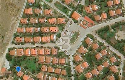 Cunda Üstünkent Sitesinde Özel Plajlı, Geniş Bahçeli Villa