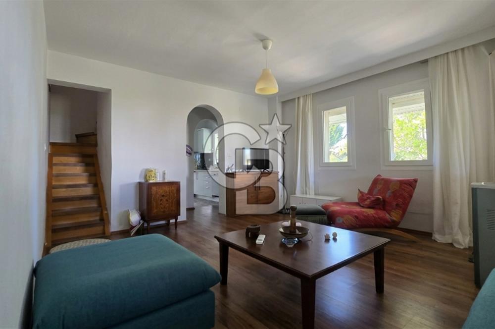 Cunda Üstünkent Sitesinde Özel Plajlı, Geniş Bahçeli Villa