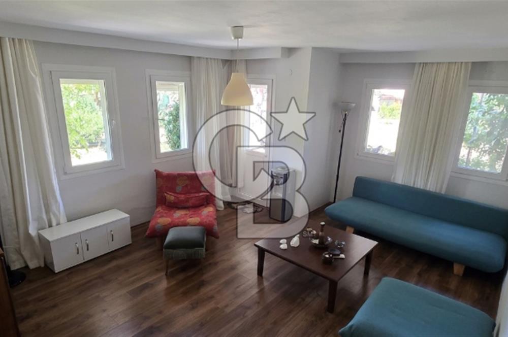 Cunda Üstünkent Sitesinde Özel Plajlı, Geniş Bahçeli Villa
