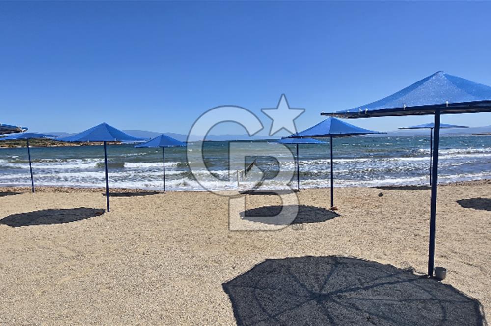 Cunda Üstünkent Sitesinde Özel Plajlı, Geniş Bahçeli Villa