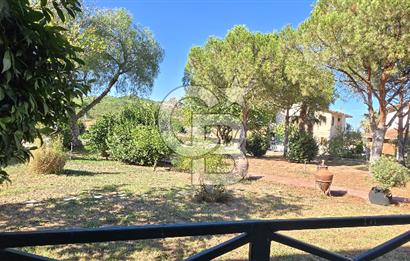 Cunda Üstünkent Sitesinde Özel Plajlı, Geniş Bahçeli Villa