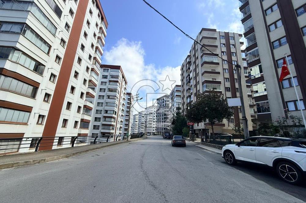 YILDIZLI 'da Deniz Manzaralı Muhteşem Konumlu 3+1 Fırsat Daire !