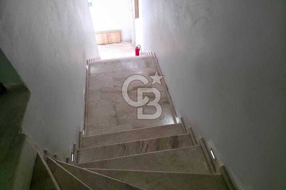 KARABAĞLAR SANAYİ SİTESİ’NDE 3 KATLI, 414 M² KİRALIK İŞ YERİ