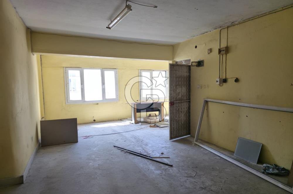 KARABAĞLAR SANAYİ SİTESİ’NDE 3 KATLI, 414 M² KİRALIK İŞ YERİ