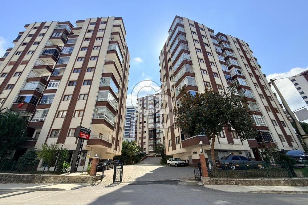 YILDIZLI 'da Deniz Manzaralı Muhteşem Konumlu 3+1 Fırsat Daire !