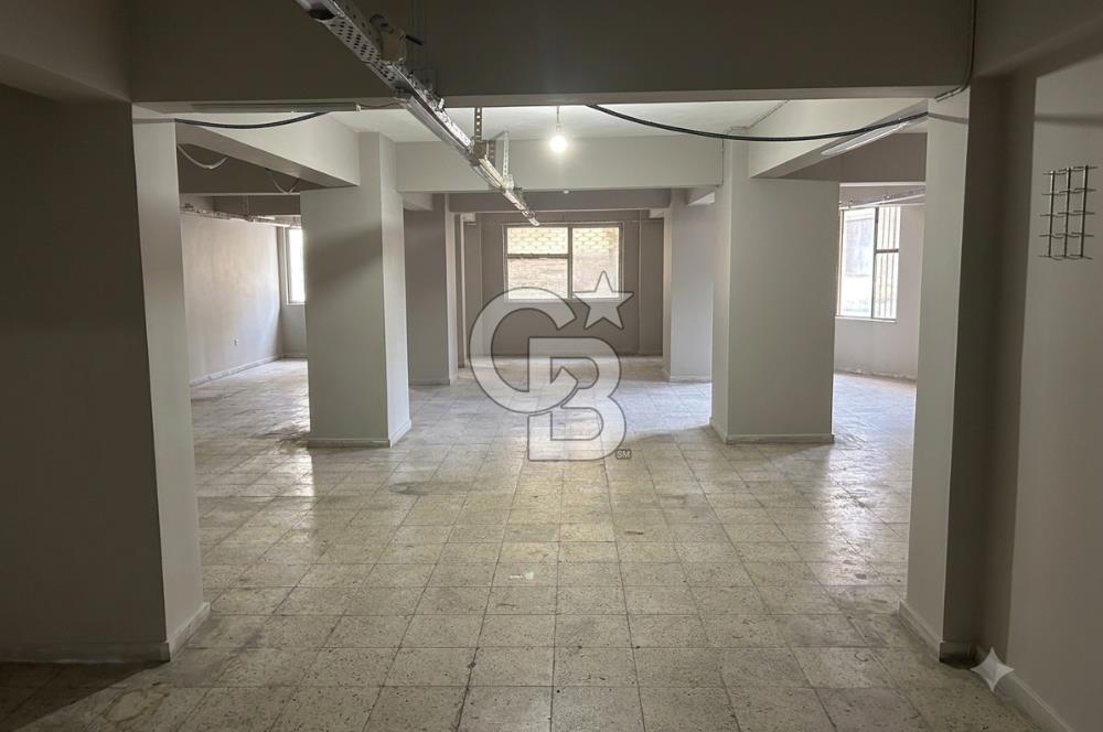 Üsküdar Kirazlıtepe Merkezi Konumda 236 m² Kiralık İş Yeri