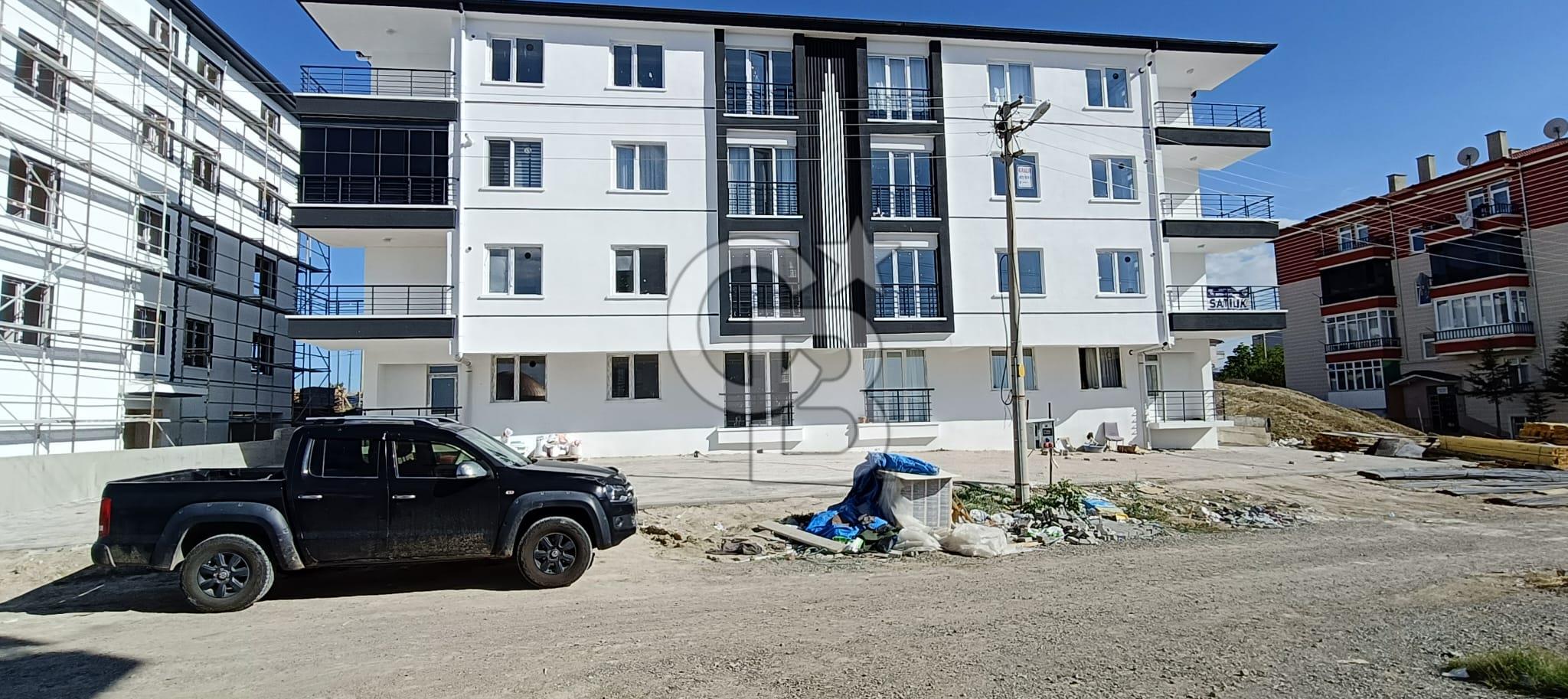 AKYURTTA SIFIR BİNADA CADDE CEPHELİ GENİŞ 3+1 DAİRE