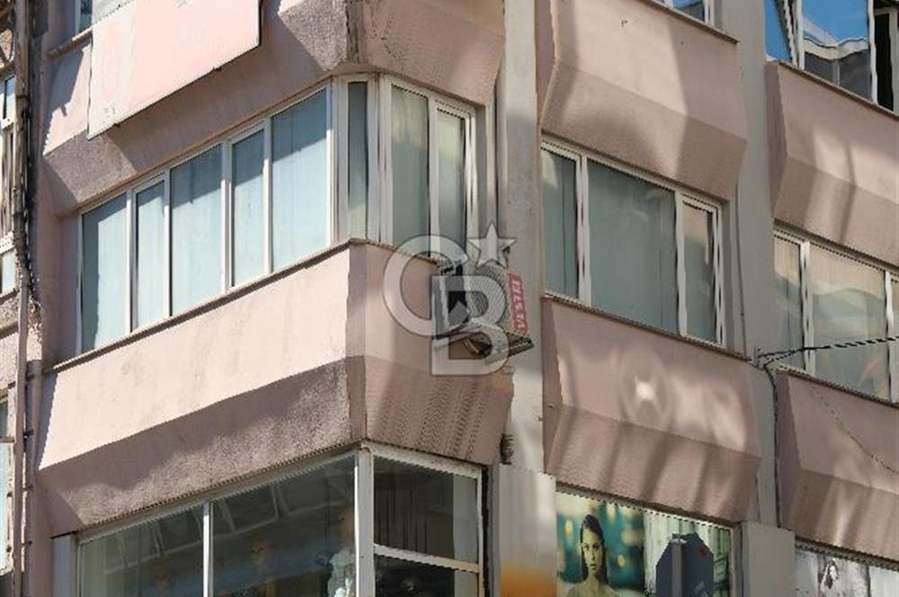 KADIKÖY KUŞDİLİ CADDESİN'DE KÖŞE KONUMLU KATTA TEK İŞ MERKEZİNDE  95 M2 SATILIK OFİS KATI