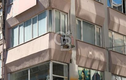 KADIKÖY KUŞDİLİ CADDESİN'DE KÖŞE KONUMLU KATTA TEK İŞ MERKEZİNDE  95 M2 SATILIK OFİS KATI