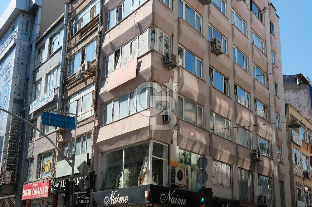 KADIKÖY KUŞDİLİ CADDESİN'DE KÖŞE KONUMLU KATTA TEK İŞ MERKEZİNDE  95 M2 SATILIK OFİS KATI