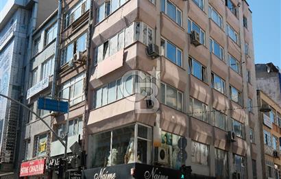 KADIKÖY KUŞDİLİ CADDESİN'DE KÖŞE KONUMLU KATTA TEK İŞ MERKEZİNDE  95 M2 SATILIK OFİS KATI