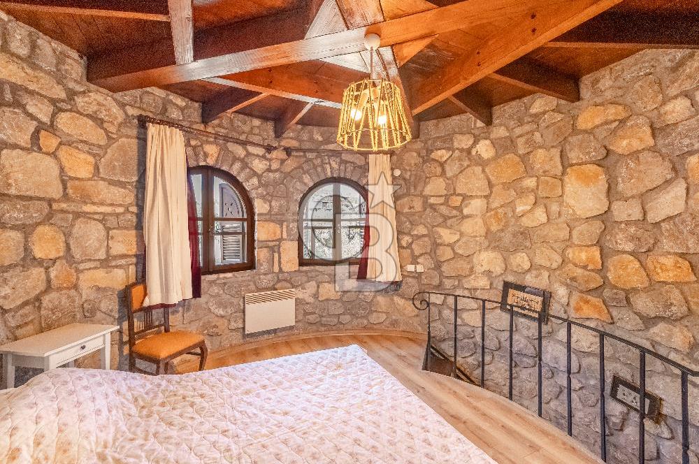 GÖCEK’TE ŞATO MİMARİSİNİ ANDIRAN EŞSİZ TAŞ MALİKANE
