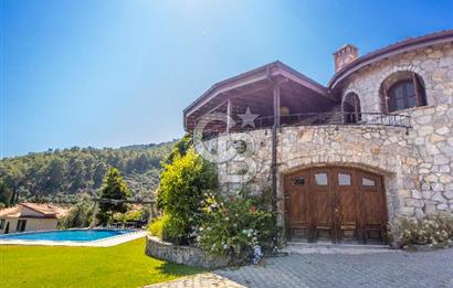GÖCEK’TE ŞATO MİMARİSİNİ ANDIRAN EŞSİZ TAŞ MALİKANE