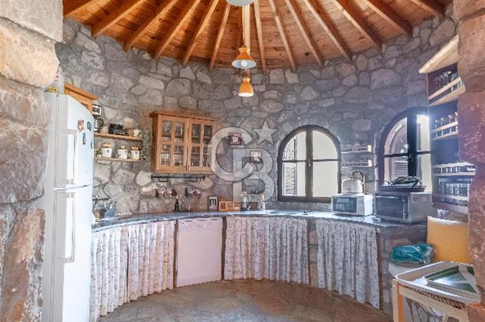 GÖCEK’TE ŞATO MİMARİSİNİ ANDIRAN EŞSİZ TAŞ MALİKANE