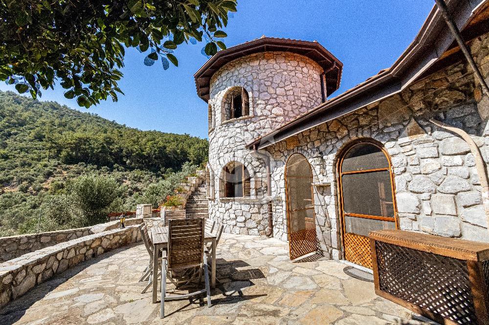 GÖCEK’TE ŞATO MİMARİSİNİ ANDIRAN EŞSİZ TAŞ MALİKANE