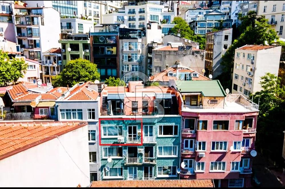 CİHANGİR-GÜMÜŞSUYU ÜÇGENİNDE BOLAHENK SOKAKTA SATILIK 2+1