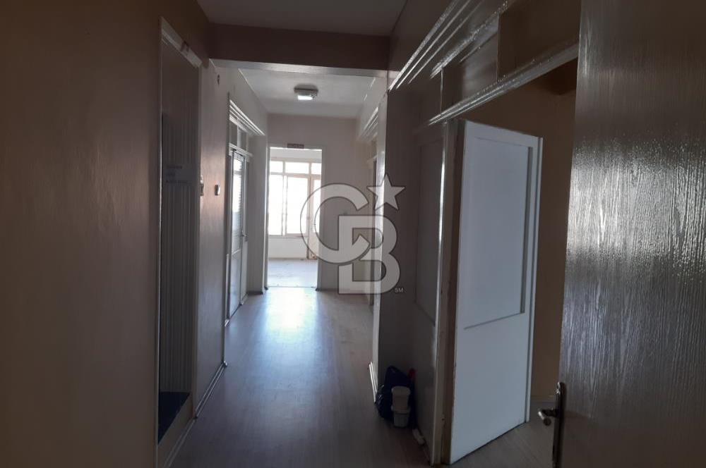 GEMLİK İSTİKLAL CD'DE 230M2(NET) MERKEZİ KONUMDA SATILIK DAİRE.