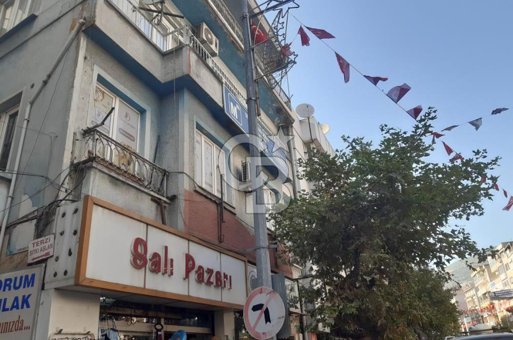 GEMLİK İSTİKLAL CD'DE 230M2(NET) MERKEZİ KONUMDA SATILIK DAİRE.