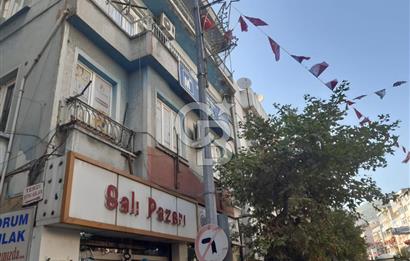 GEMLİK İSTİKLAL CD'DE 230M2(NET) MERKEZİ KONUMDA SATILIK DAİRE.