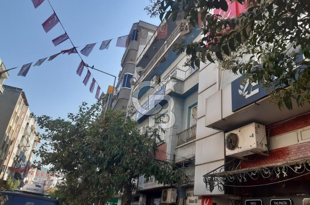 GEMLİK İSTİKLAL CADDESİN'DE 110M2(NET) SATILIK DAİRE.