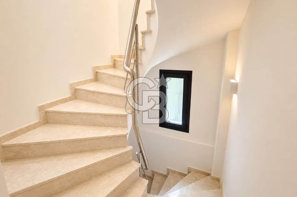 Narlıdere Limanreiste Denize 250 m | 6+2 | 200 m² Net | Villa