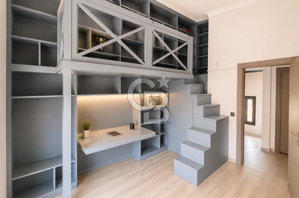 Narlıdere Limanreiste Denize 250 m | 6+2 | 200 m² Net | Villa