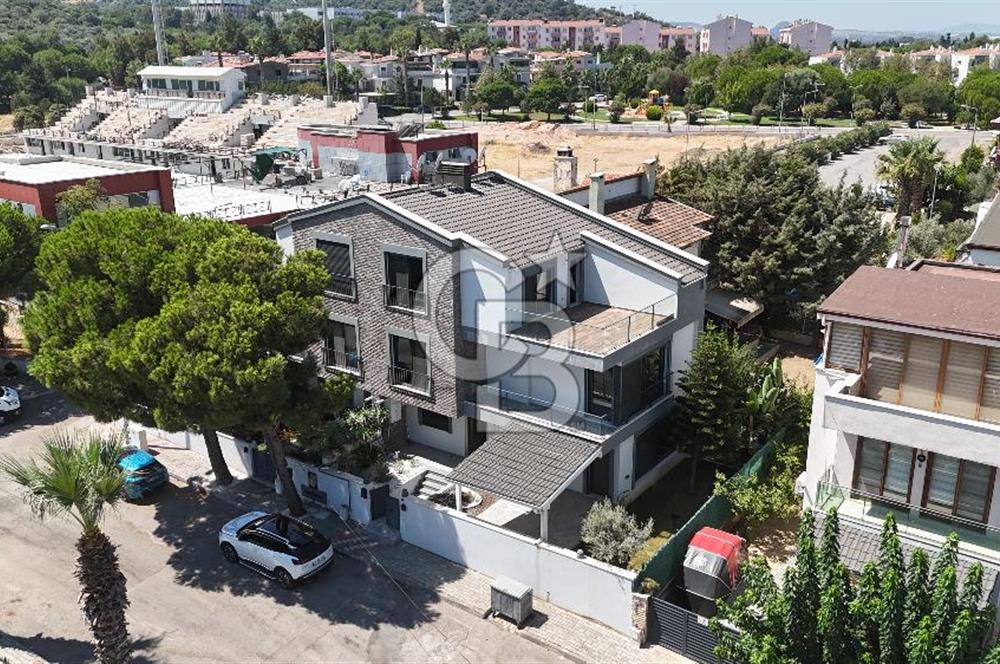 Narlıdere Limanreiste Denize 250 m | 6+2 | 200 m² Net | Villa