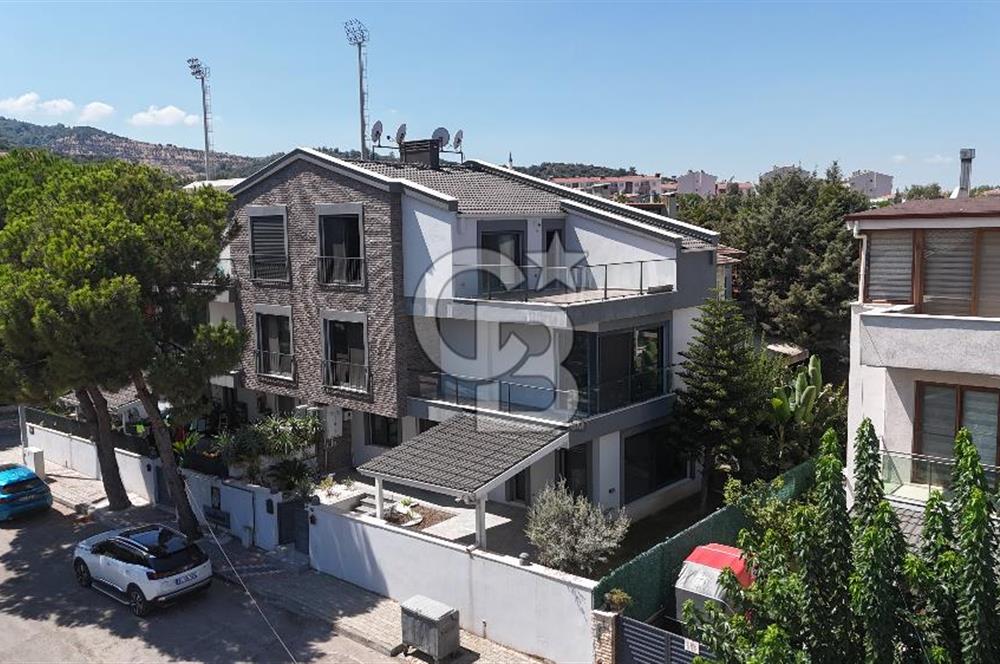 Narlıdere Limanreiste Denize 250 m | 6+2 | 200 m² Net | Villa