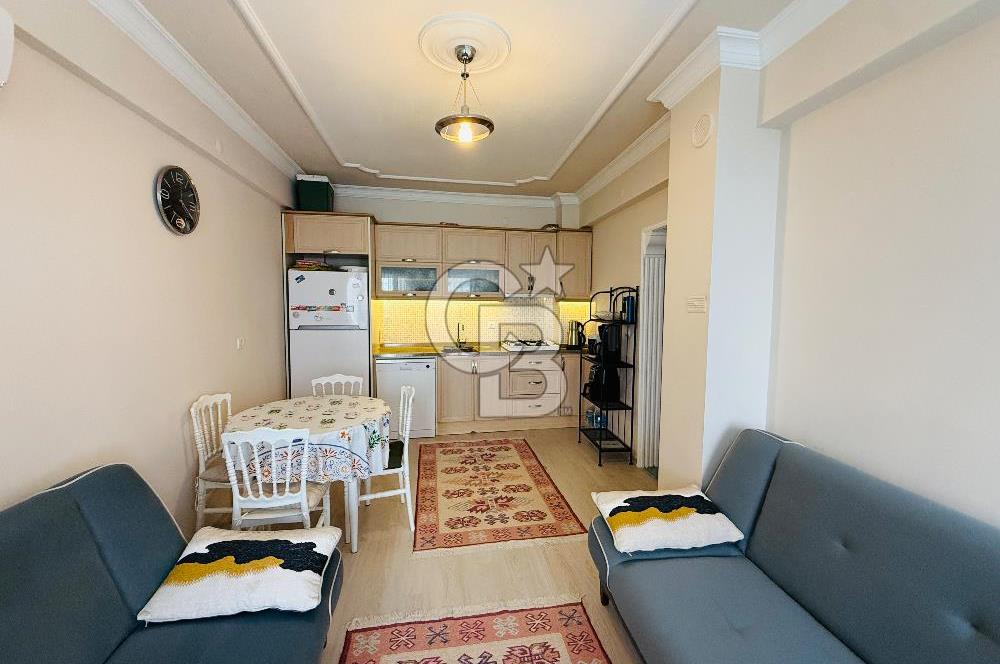 Çandarlıda Sahile 30 Metre Tadilatlı Satılık 1+1 Daire