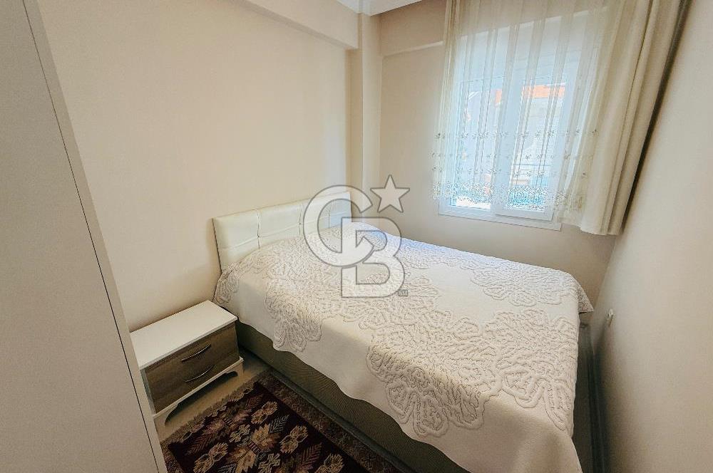 Çandarlıda Sahile 30 Metre Tadilatlı Satılık 1+1 Daire