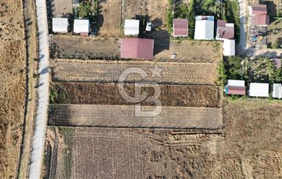 KUŞADASI ANAYOLUNA YAKIN 980 m² ETRAFI ÇEVRİLİ HİSSELİ TAPU