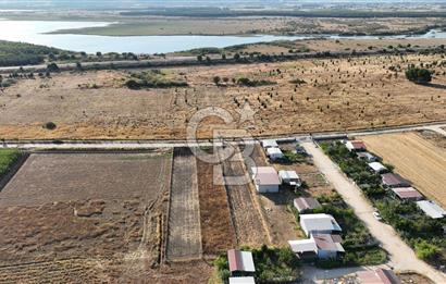 KUŞADASI ANAYOLUNA YAKIN 980 m² ETRAFI ÇEVRİLİ HİSSELİ TAPU