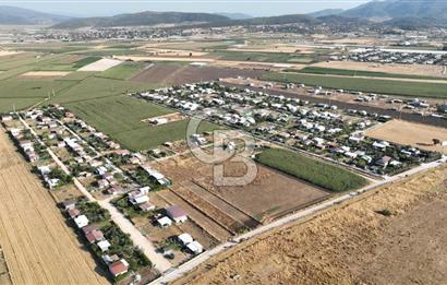 KUŞADASI ANAYOLUNA YAKIN 980 m² ETRAFI ÇEVRİLİ HİSSELİ TAPU
