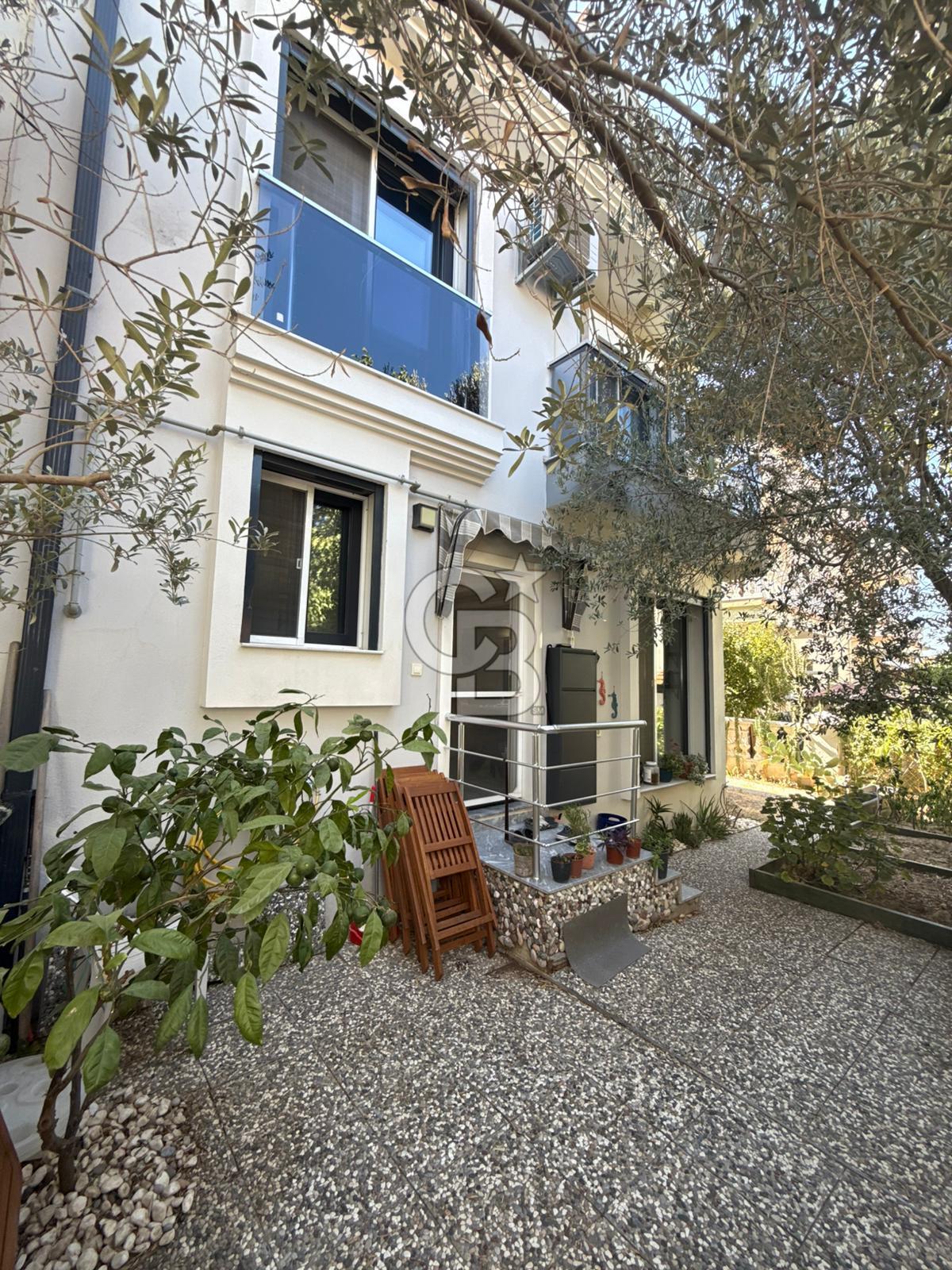 Urla Çeşmealtında Satılık 3+1 Villa