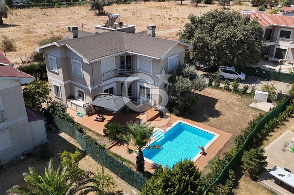 Güzelbahçe Yelki'de 560m2 Arsa İçinde Müstakil,Havuzlu 4+1 Villa