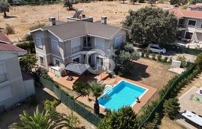 Güzelbahçe Yelki'de 560m2 Arsa İçinde Müstakil,Havuzlu 4+1 Villa