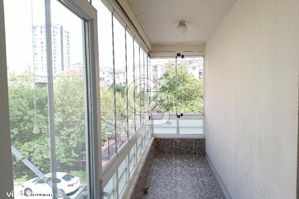 Huzur mahallesi Salı Pazarı köşesinde 3+1 Harika konumda