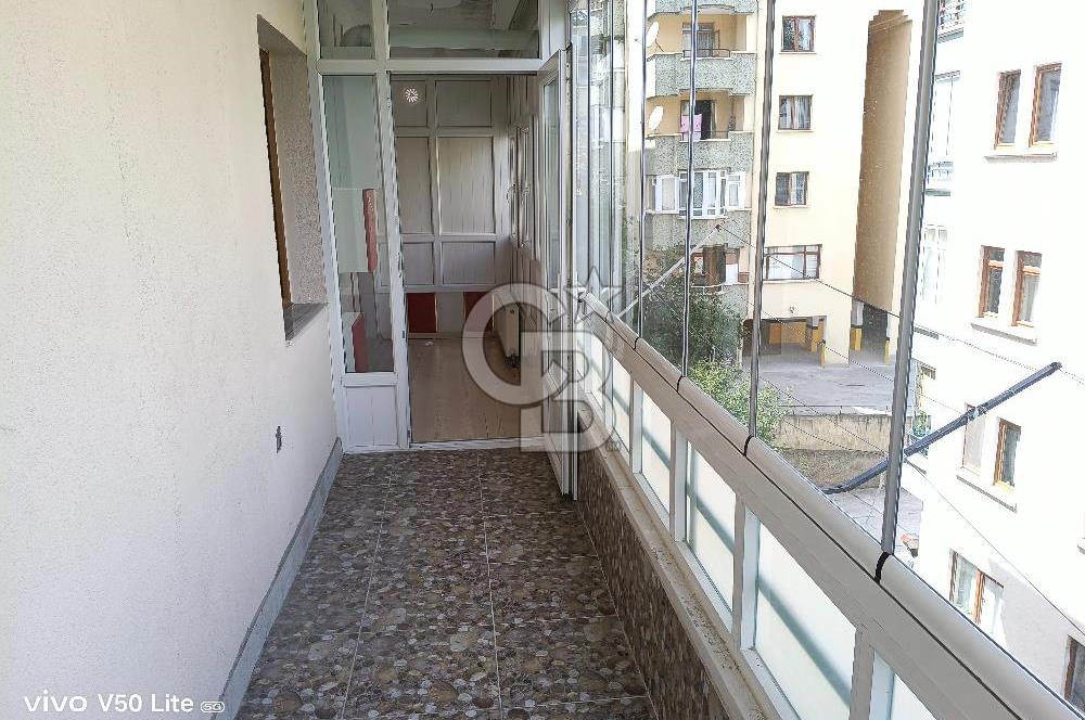 Huzur mahallesi Salı Pazarı köşesinde 3+1 Harika konumda
