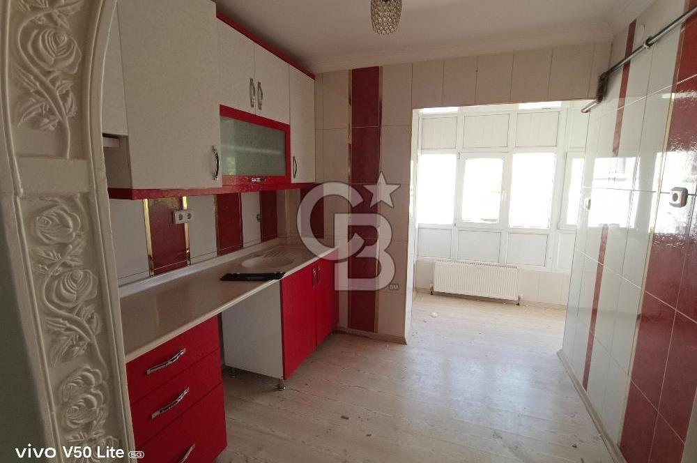 Huzur mahallesi Salı Pazarı köşesinde 3+1 Harika konumda