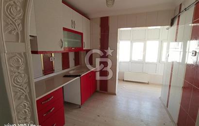 Huzur mahallesi Salı Pazarı köşesinde 3+1 Harika konumda