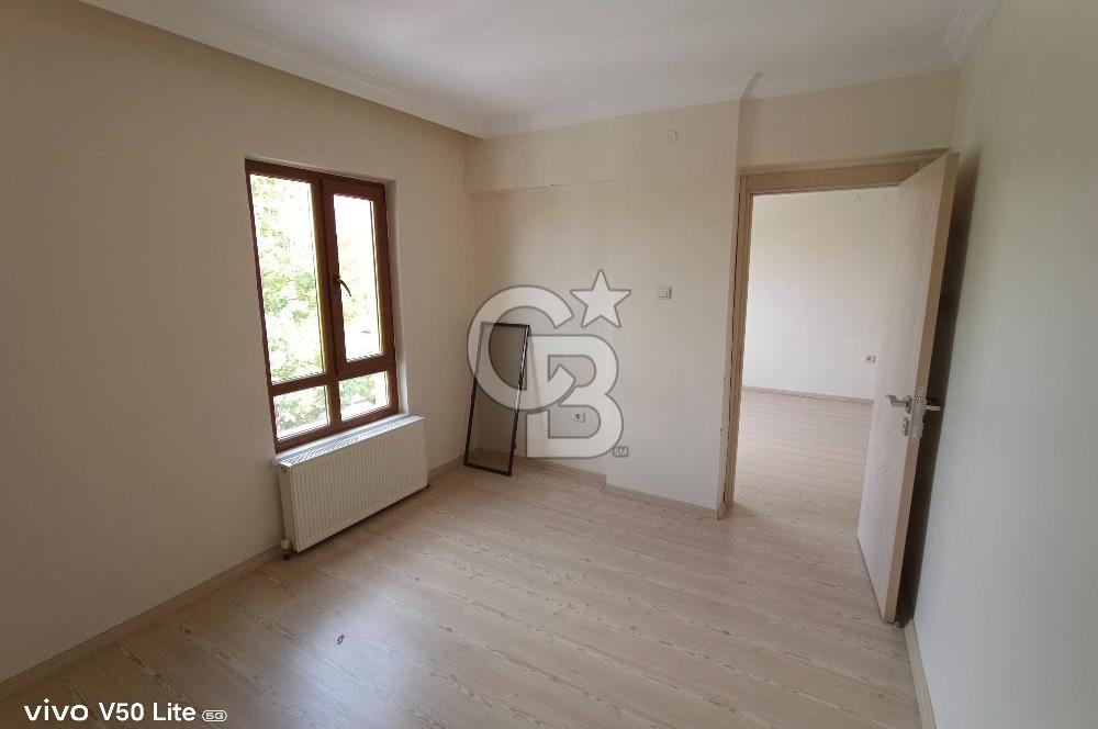 Huzur mahallesi Salı Pazarı köşesinde 3+1 Harika konumda