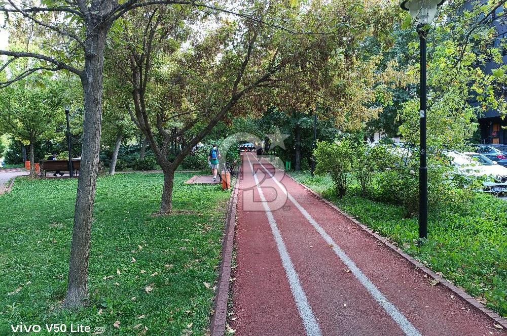 Huzur mahallesi Salı Pazarı köşesinde 3+1 Harika konumda